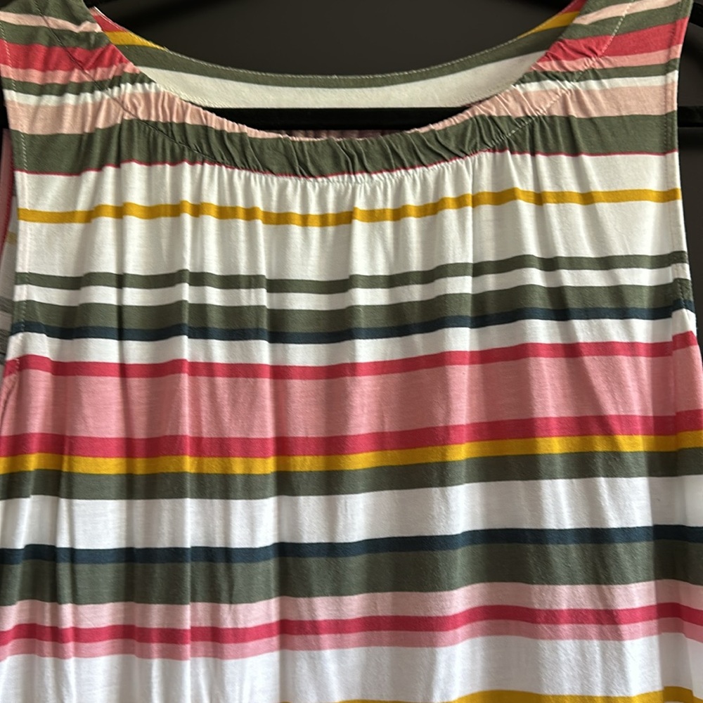 Ladies sleeveless top with band bottom